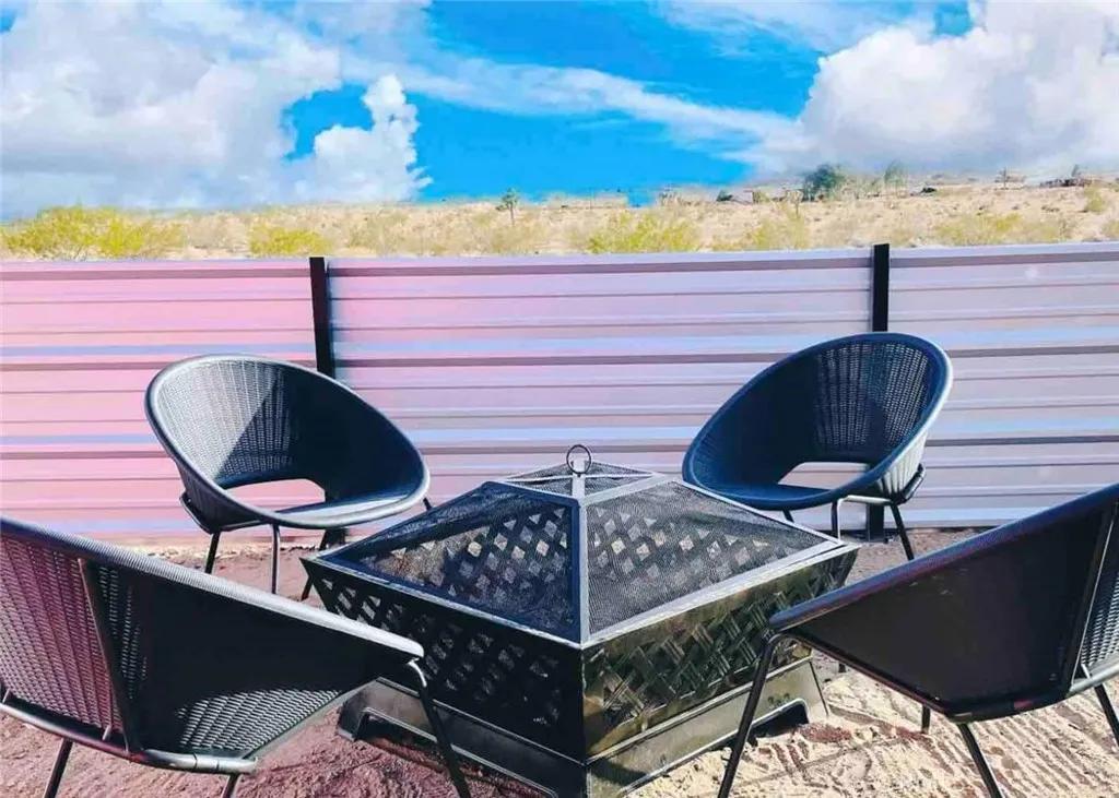 2884 Fortuna, Landers, California 92285 home-pic-26